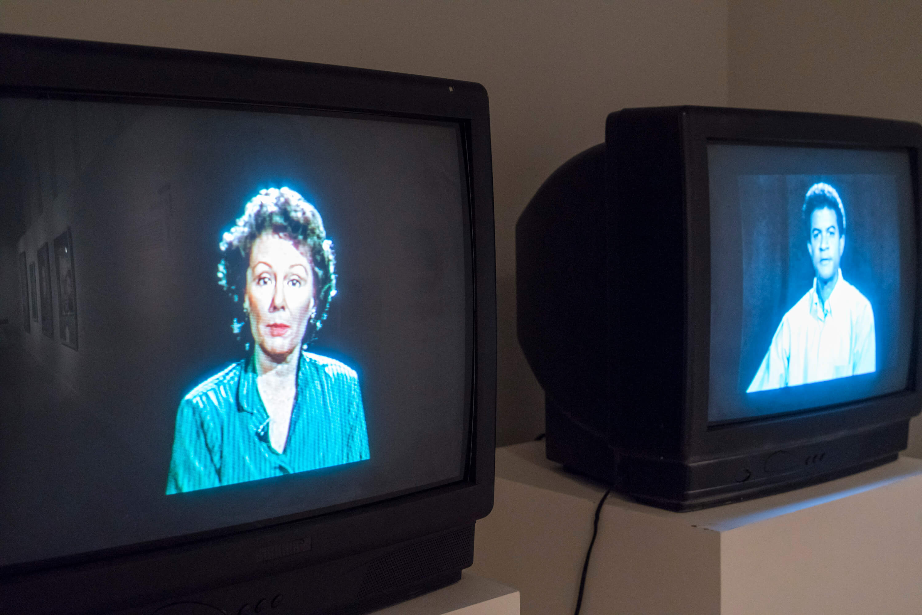 Bruce Nauman Bana Bak!